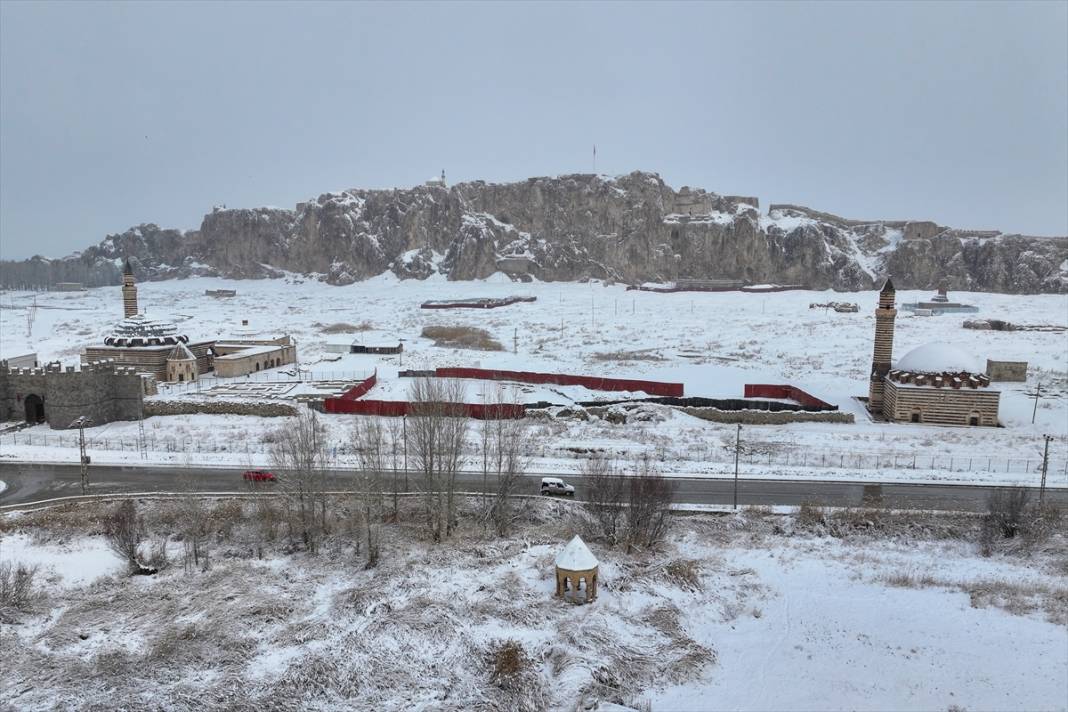 Tarihi yapılar karla kaplandı 10